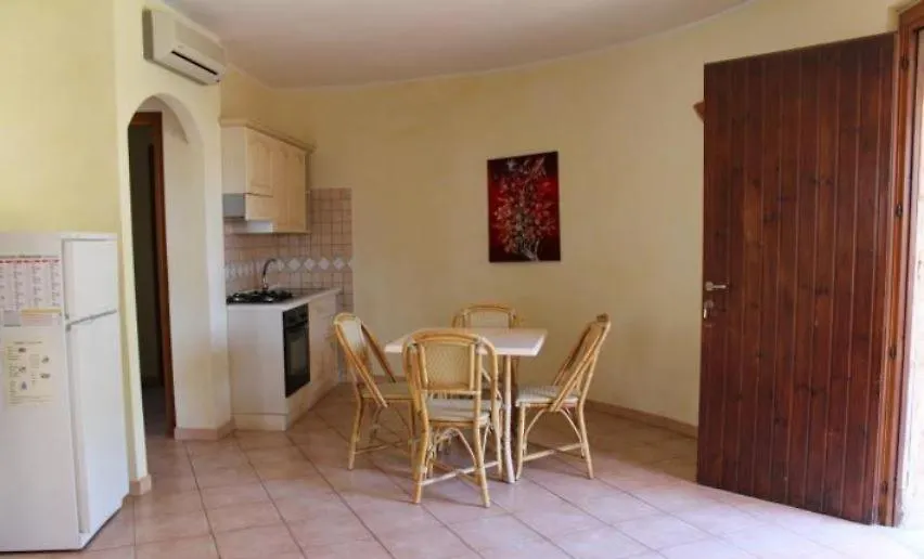 Residence Il Borgo Di Porto Corallo 빌라푸주